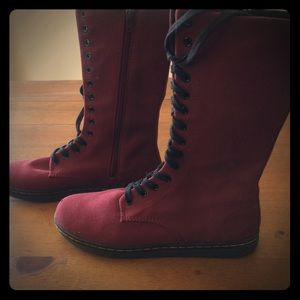 Tall canvas Dr. Martens in oxblood/burgund…
